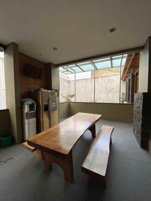 dijual rumah isola kec sukasari kota