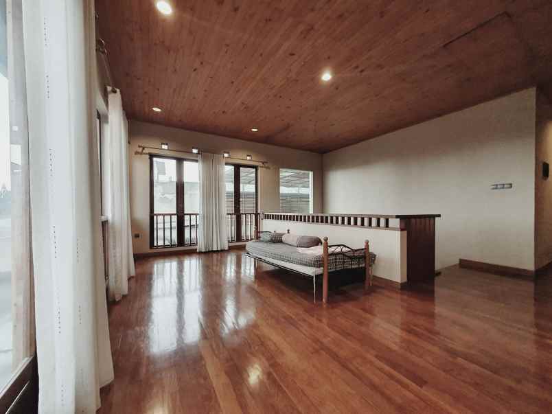 dijual rumah isola kec sukasari kota