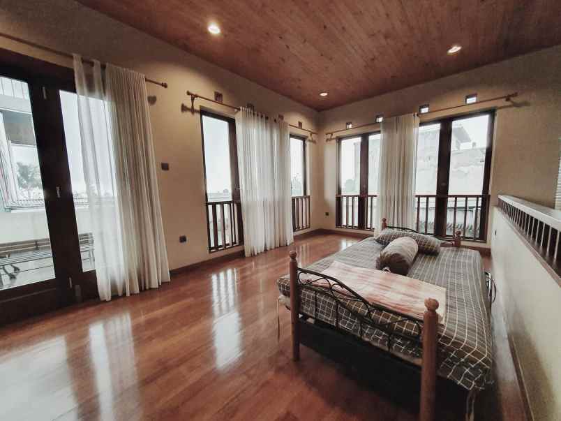 dijual rumah isola kec sukasari kota