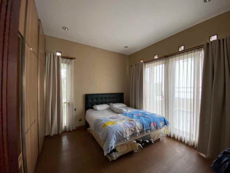 dijual rumah isola kec sukasari kota