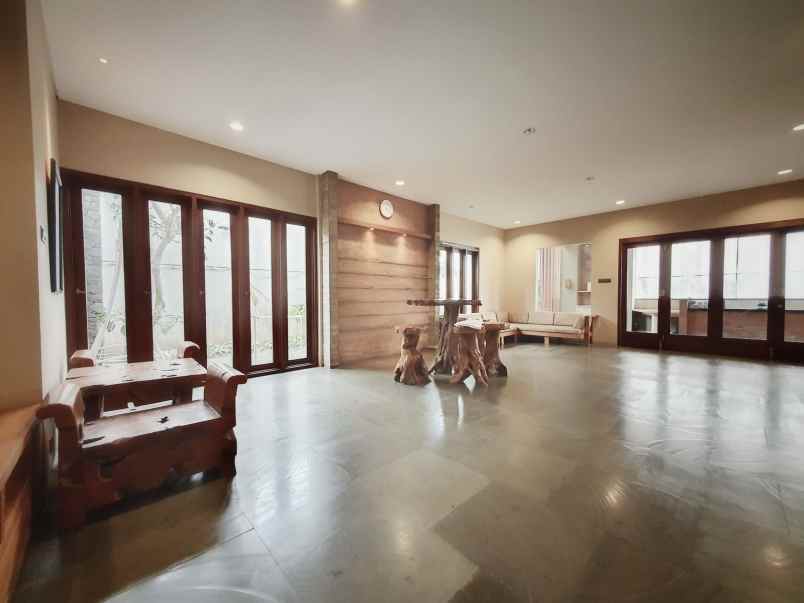 dijual rumah isola kec sukasari kota