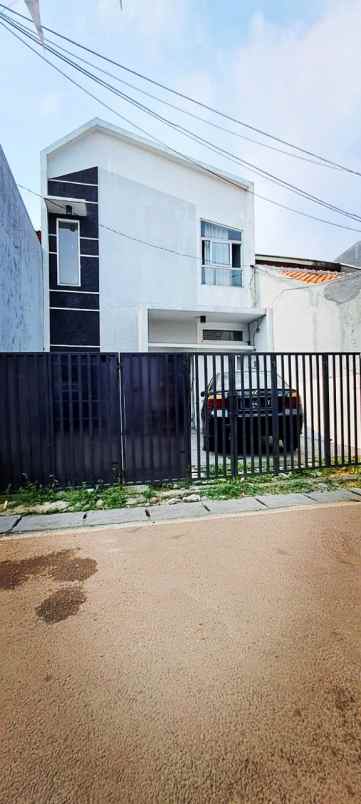 dijual rumah jaka setia bekasi selatan