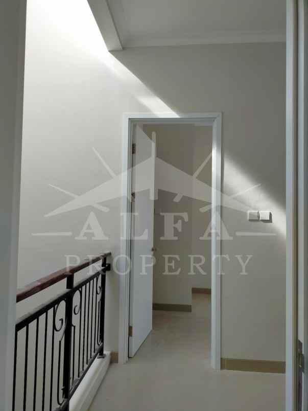 dijual rumah jalan arteri supadio