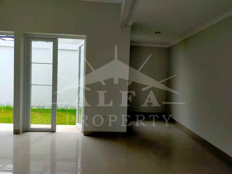 dijual rumah jalan arteri supadio