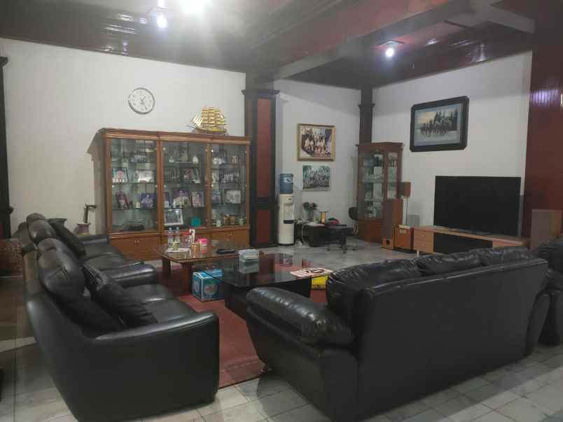dijual rumah jalan cikutra