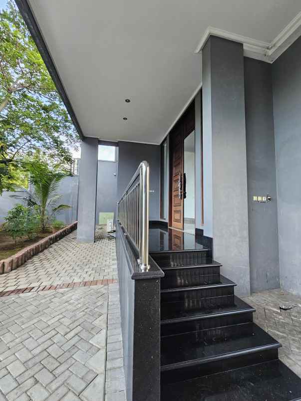 dijual rumah jalan dr ir h soekarno