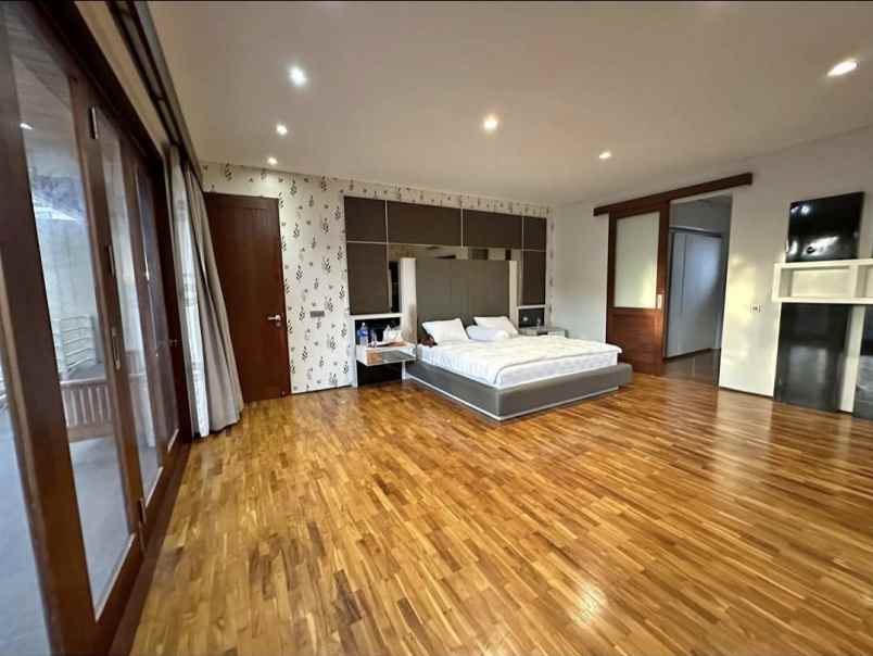 dijual rumah jalan gunung catur