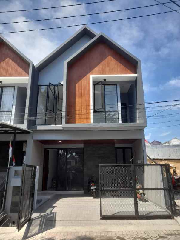 dijual rumah jalan manyar tirtoyoso