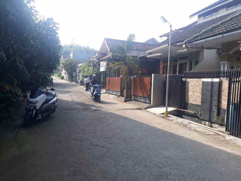 dijual rumah jalan permata