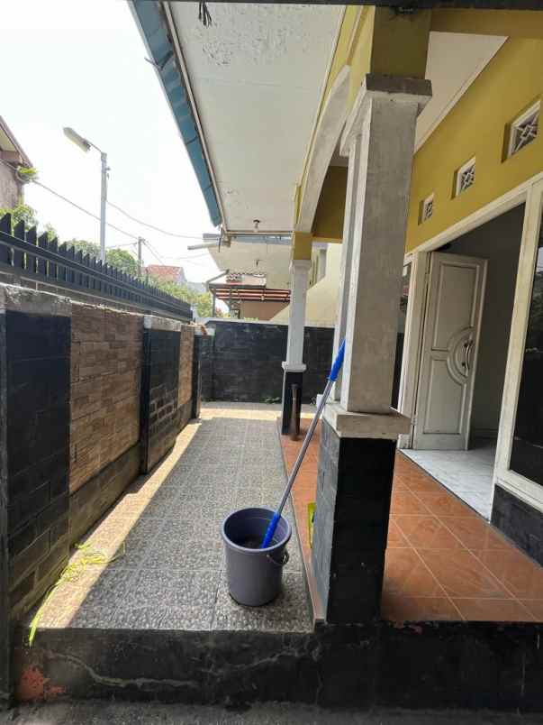 dijual rumah jalan permata