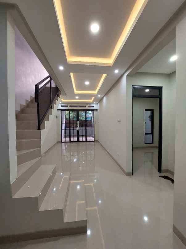 dijual rumah jalan raya buana gardenia