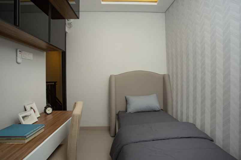 dijual rumah jalan raya cikaret cibinong