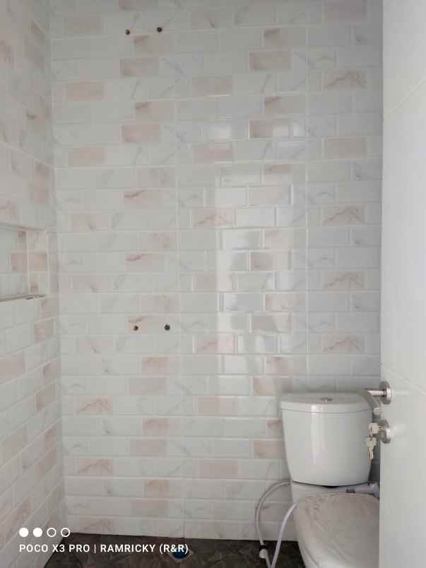 dijual rumah jalan raya hankam jatisampurna