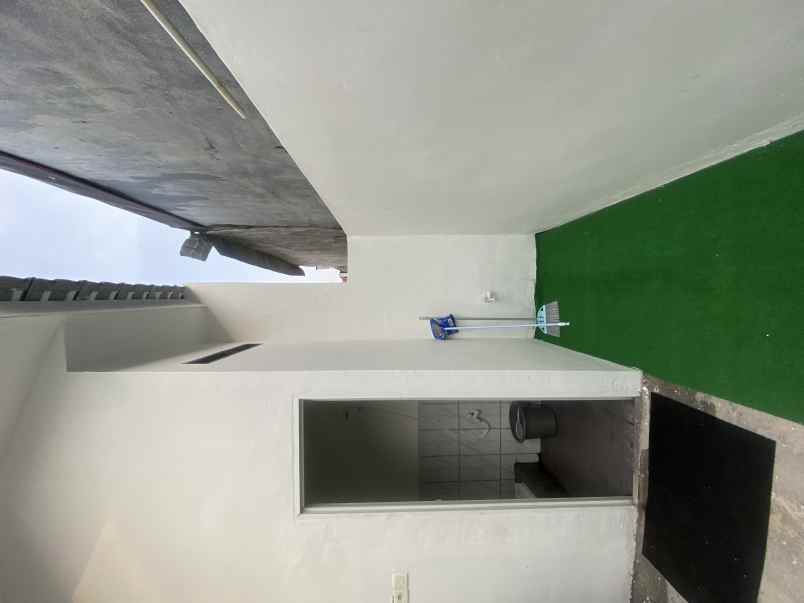 dijual rumah jalan raya megu cisoka