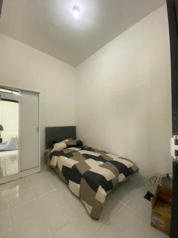 dijual rumah jalan raya megu cisoka