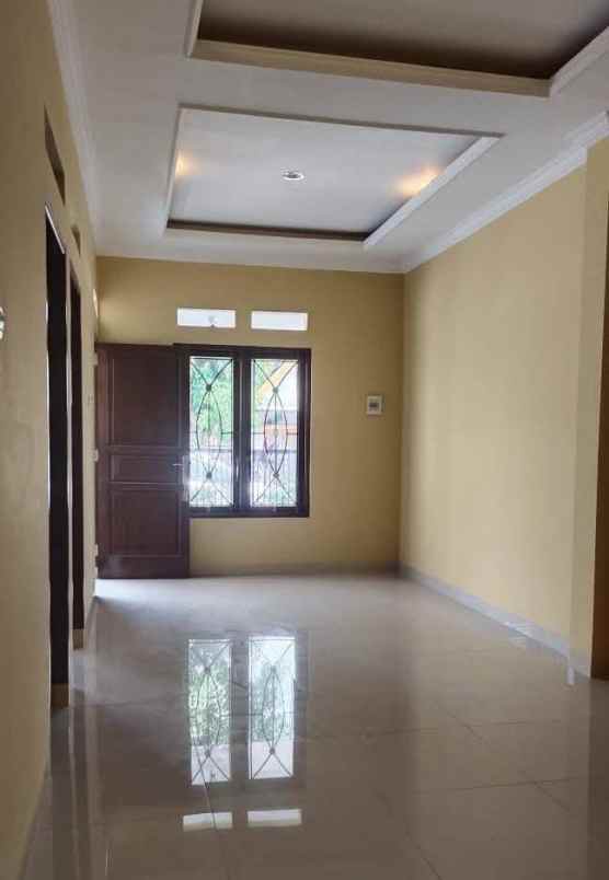 dijual rumah jalan raya pamulang 2