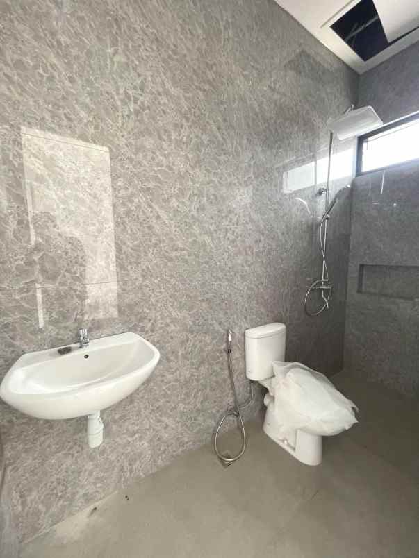 dijual rumah jalan raya parigi bintaro