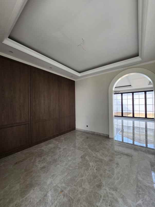 dijual rumah jalan royal residence