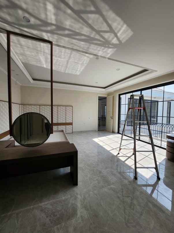 dijual rumah jalan royal residence