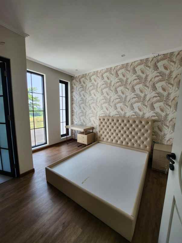 dijual rumah jalan royal residence