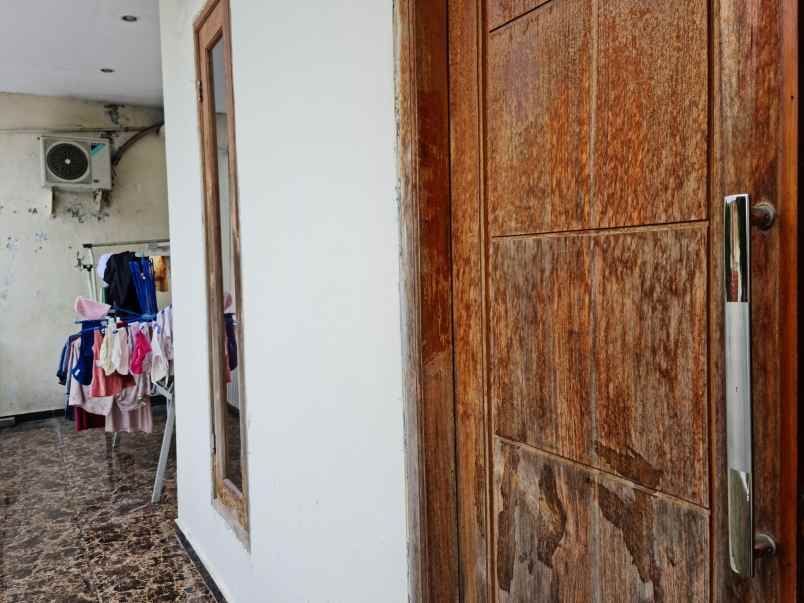 dijual rumah jalan taman internasional