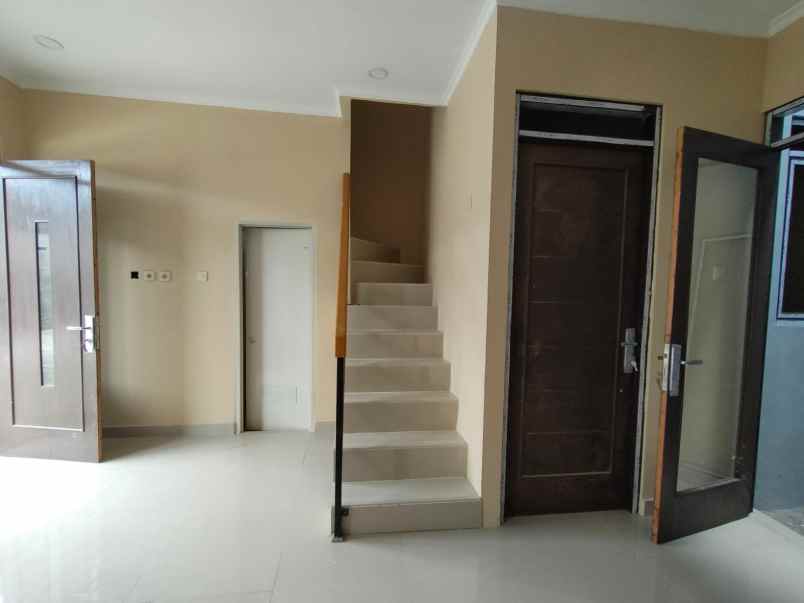 dijual rumah jalan tanah tinggi