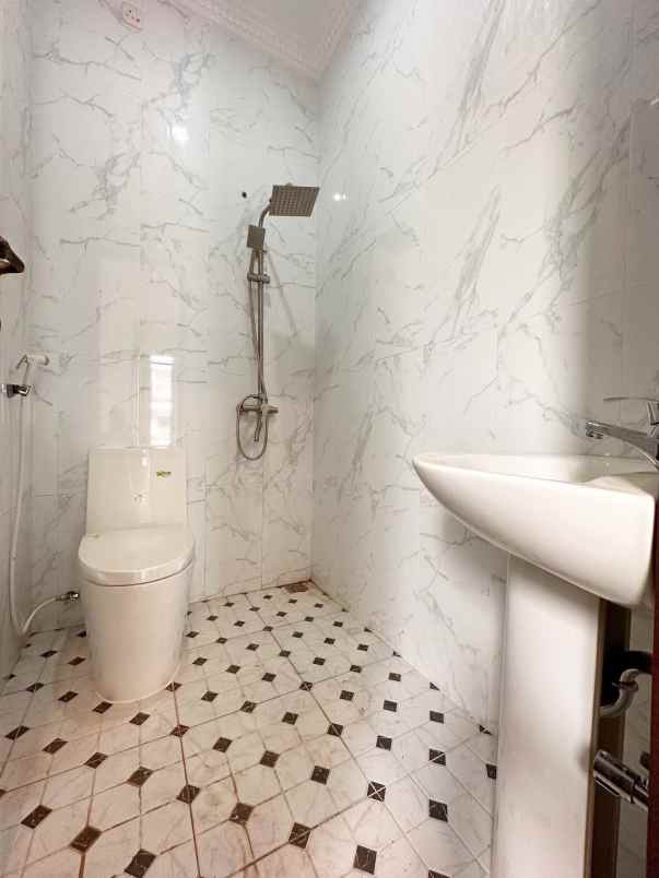 dijual rumah jatibening