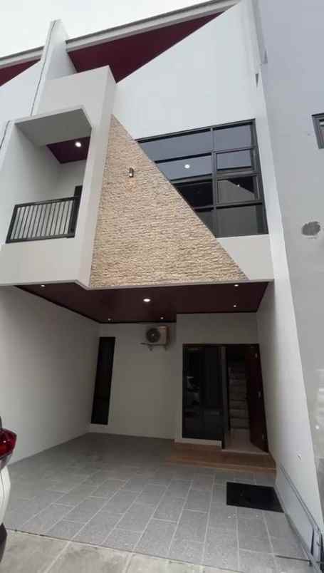 Rumah Baru 3-lantai Jatinegara Dekat St Klender Dan Jl Pemuda