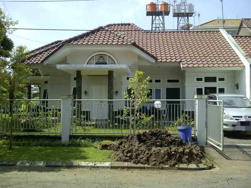 dijual rumah jl batununggal indah