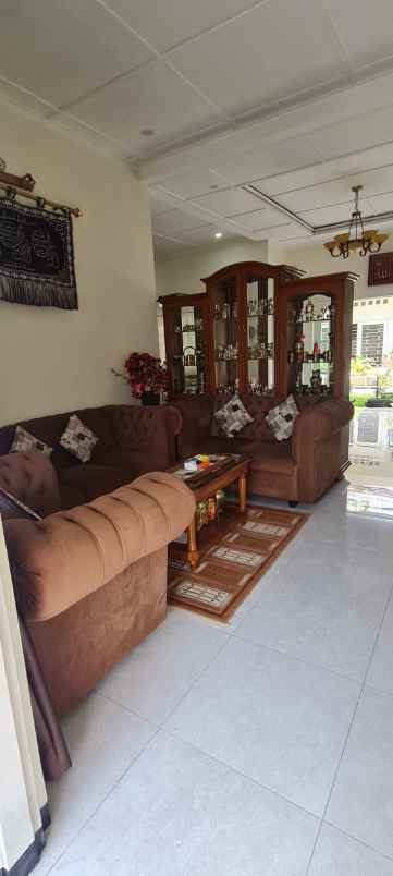 dijual rumah jl bawean malang