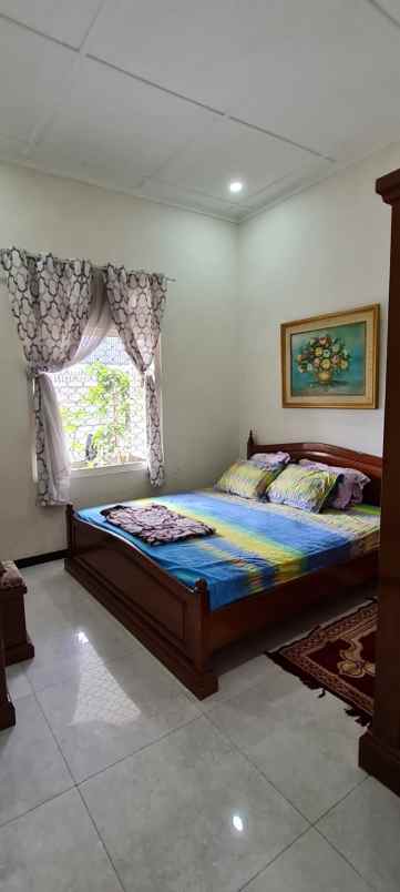 dijual rumah jl bawean malang