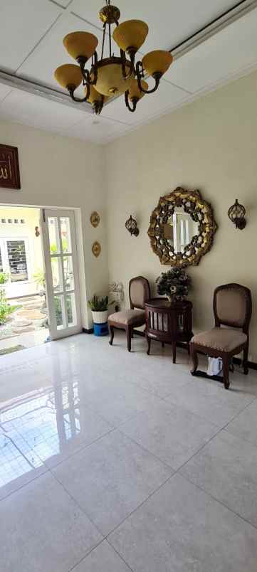 dijual rumah jl bawean malang