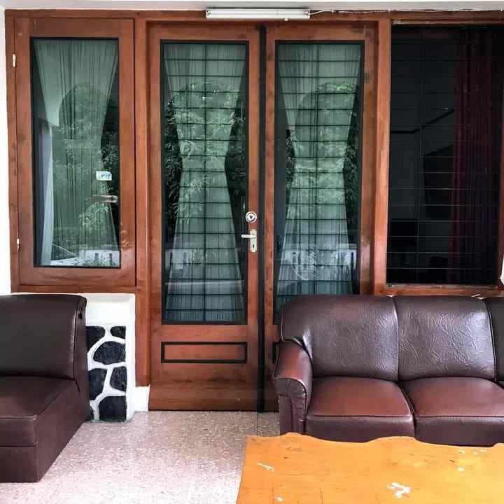 dijual rumah jl cisangkuy