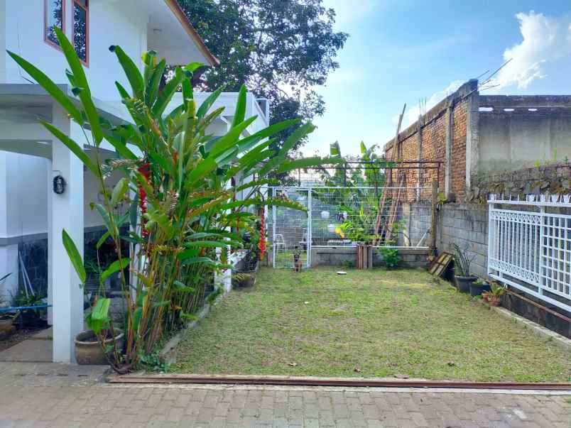dijual rumah jl ciwaruga