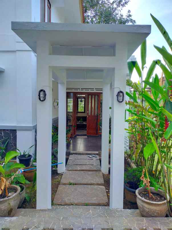 dijual rumah jl ciwaruga