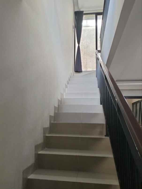 dijual rumah jl dr ratna