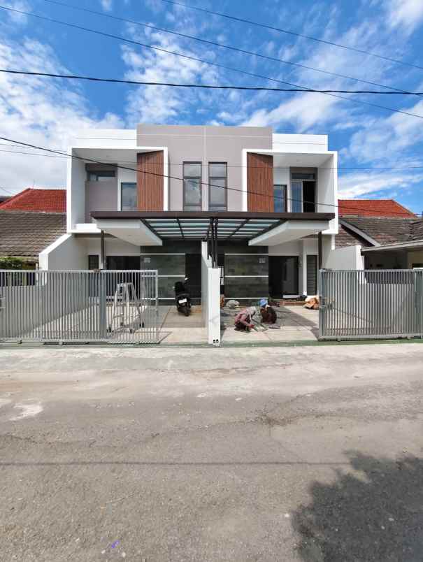 dijual rumah jl jupiter komplek