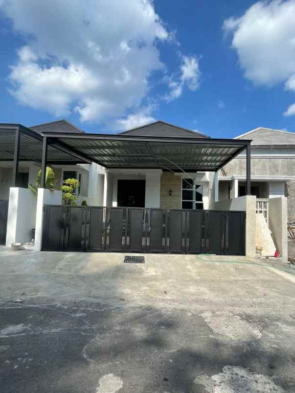 dijual rumah jl kaliurang km 10