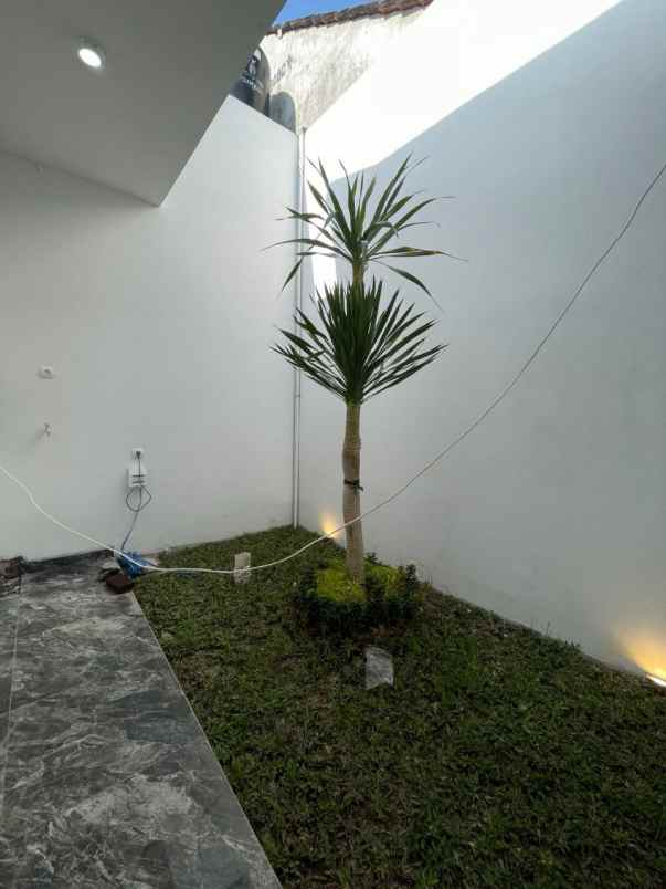 dijual rumah jl kaliurang km 10