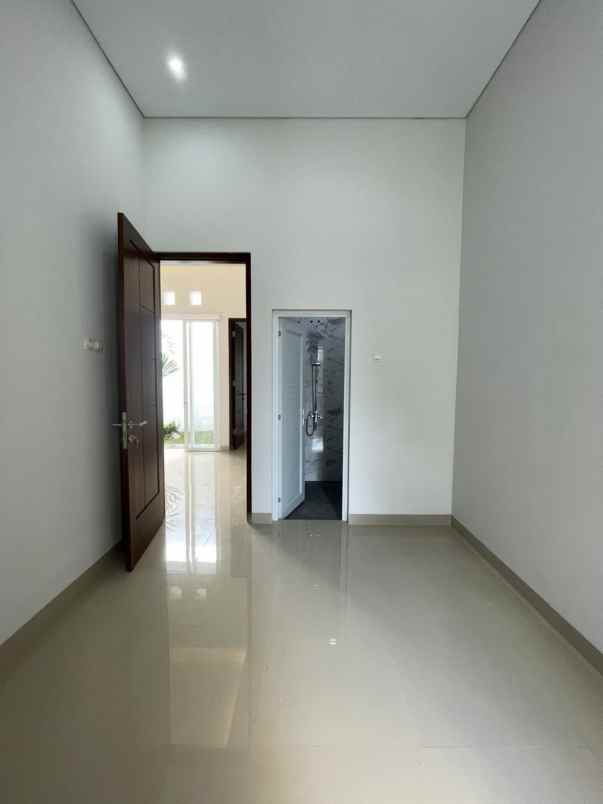 dijual rumah jl kaliurang km 10