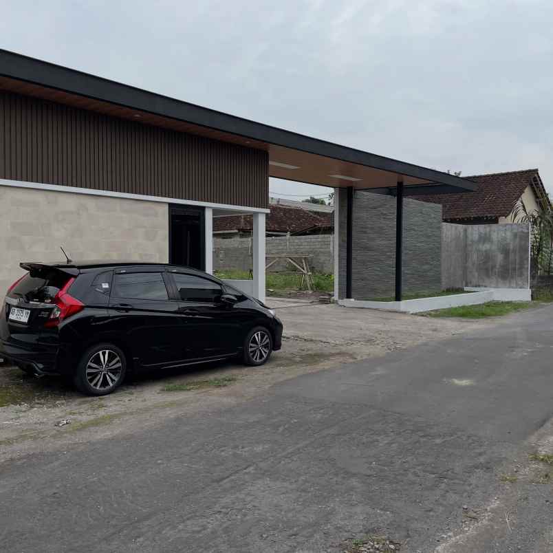 dijual rumah jl kaliurang km 12 5