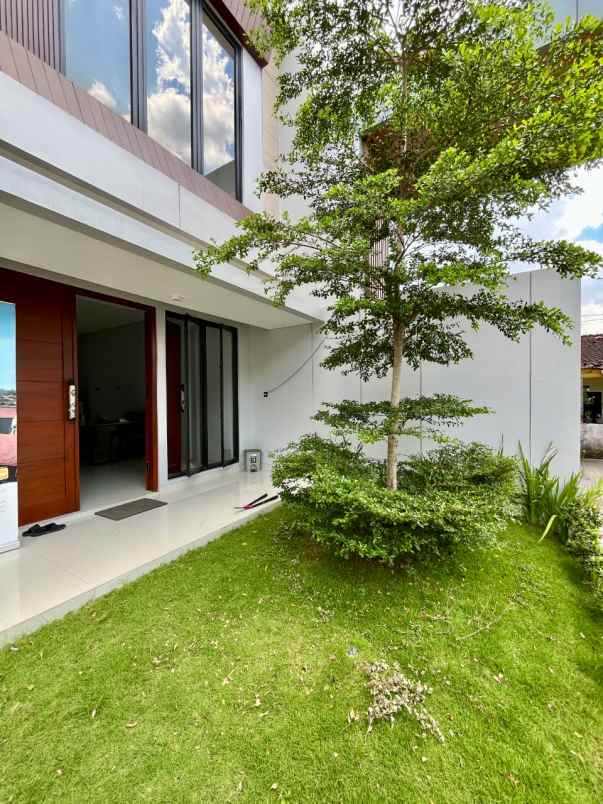 dijual rumah jl kaliurang km 7