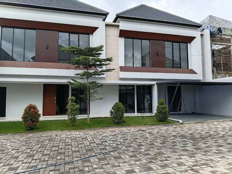 dijual rumah jl kaliurang km 7