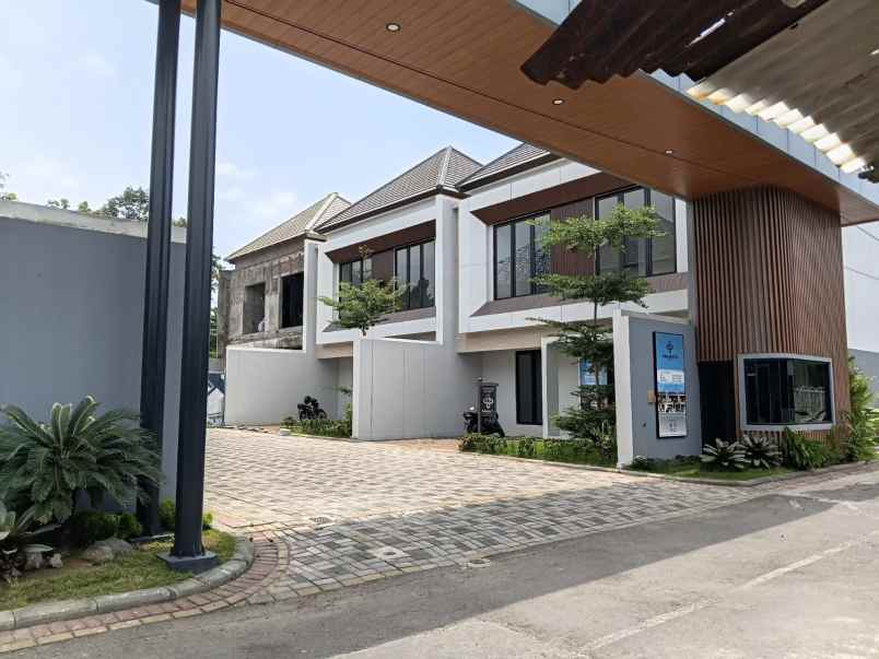 dijual rumah jl kaliurang km 7