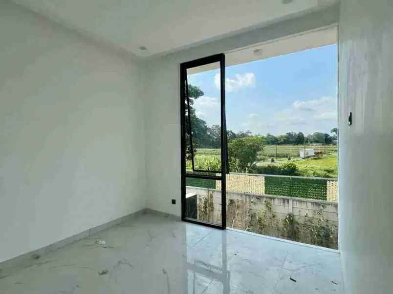 dijual rumah jl magelang