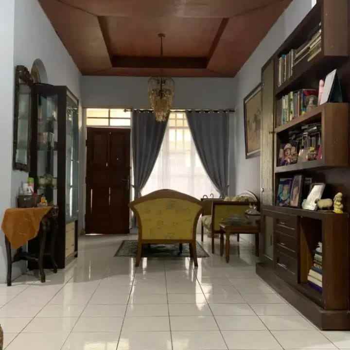 dijual rumah jl margahayu raya saturnus