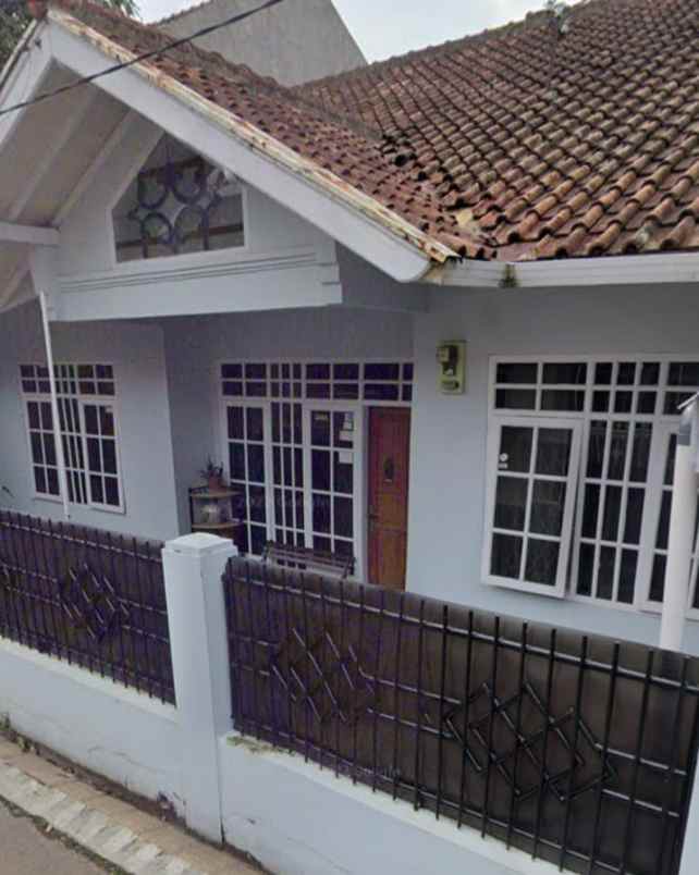 dijual rumah jl margahayu raya saturnus