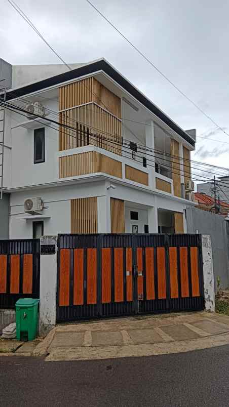 dijual rumah jl matraman menteng
