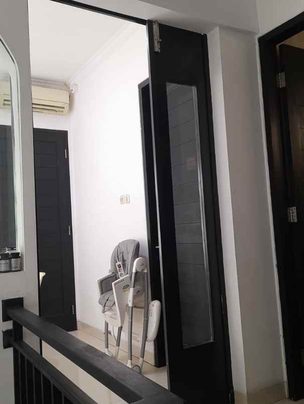 dijual rumah jl pondok gading utama