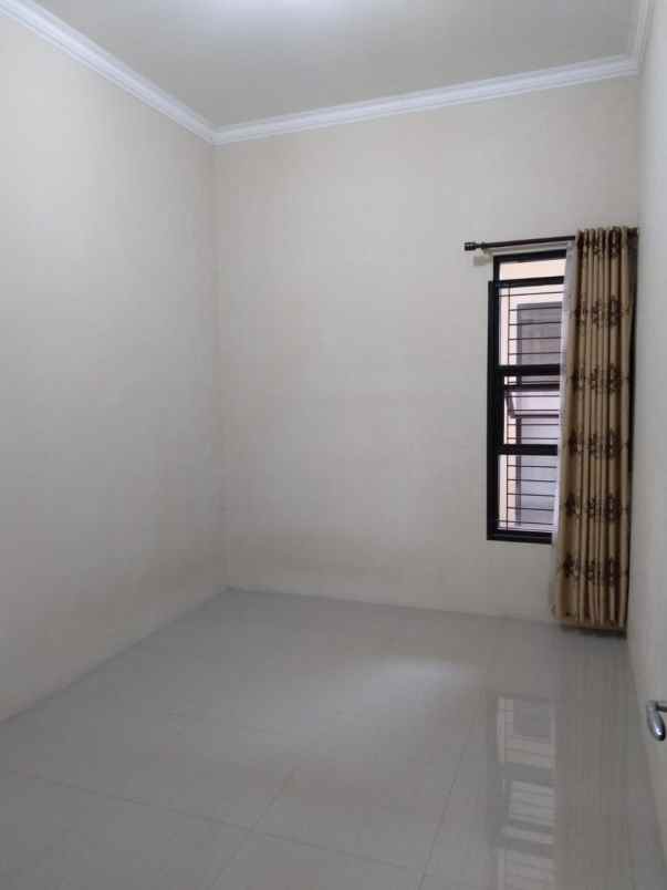 dijual rumah jl propelat saturnus